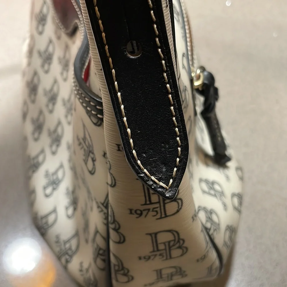 Dooney & Bourke Black and White Logo Shoulder Bag and black canvas tote bundle - Picture 5 of 16